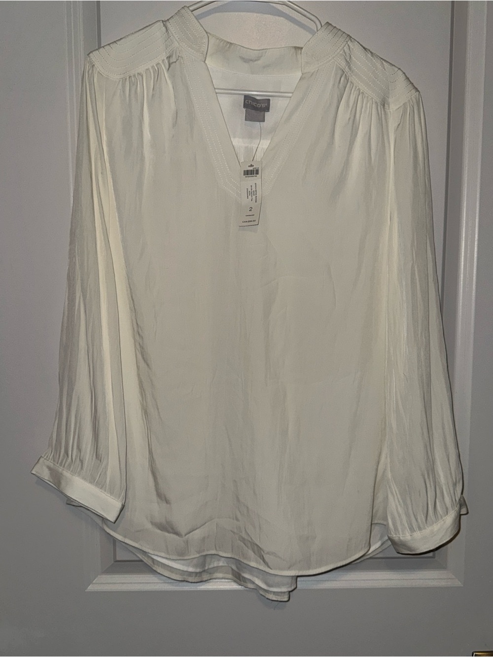 Chico's Cream Split V-Neck Pleated Sleeve Tunic